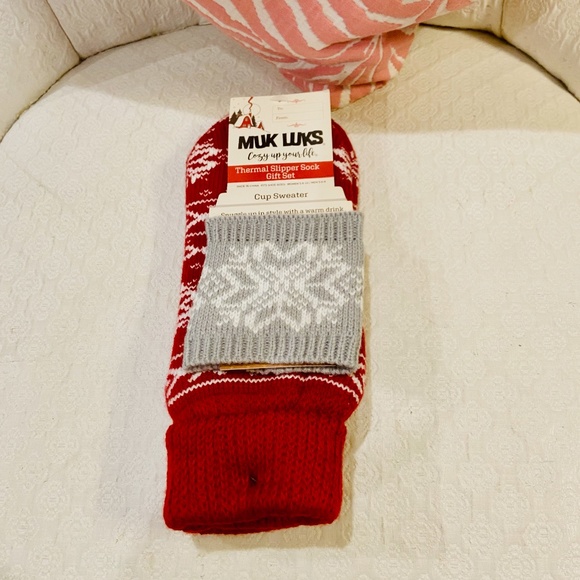 D20-NEW MUK LUKS Women's Thermal Ankle Slipper Sock Gift Set with Cup Sweater - Picture 3 of 7